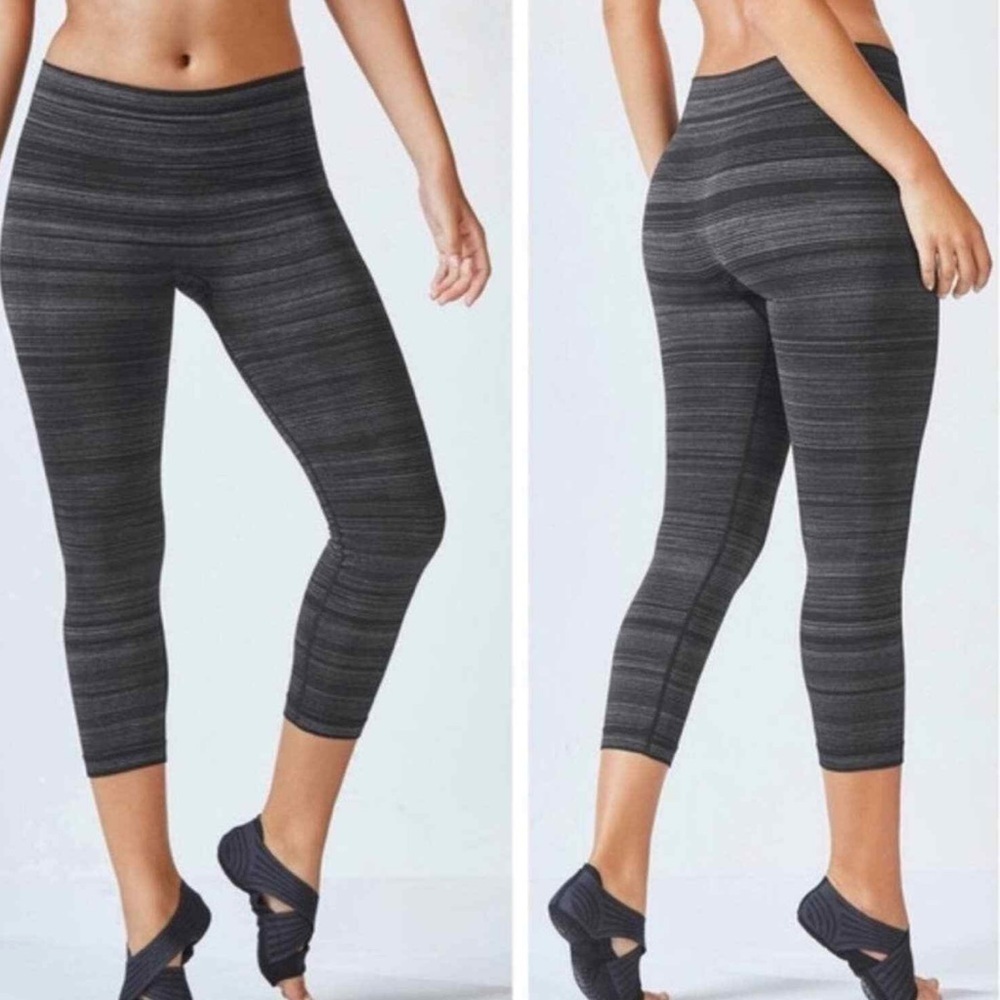 Fabletics Black Silver Lara Lurex Crop Leggings Medium A2